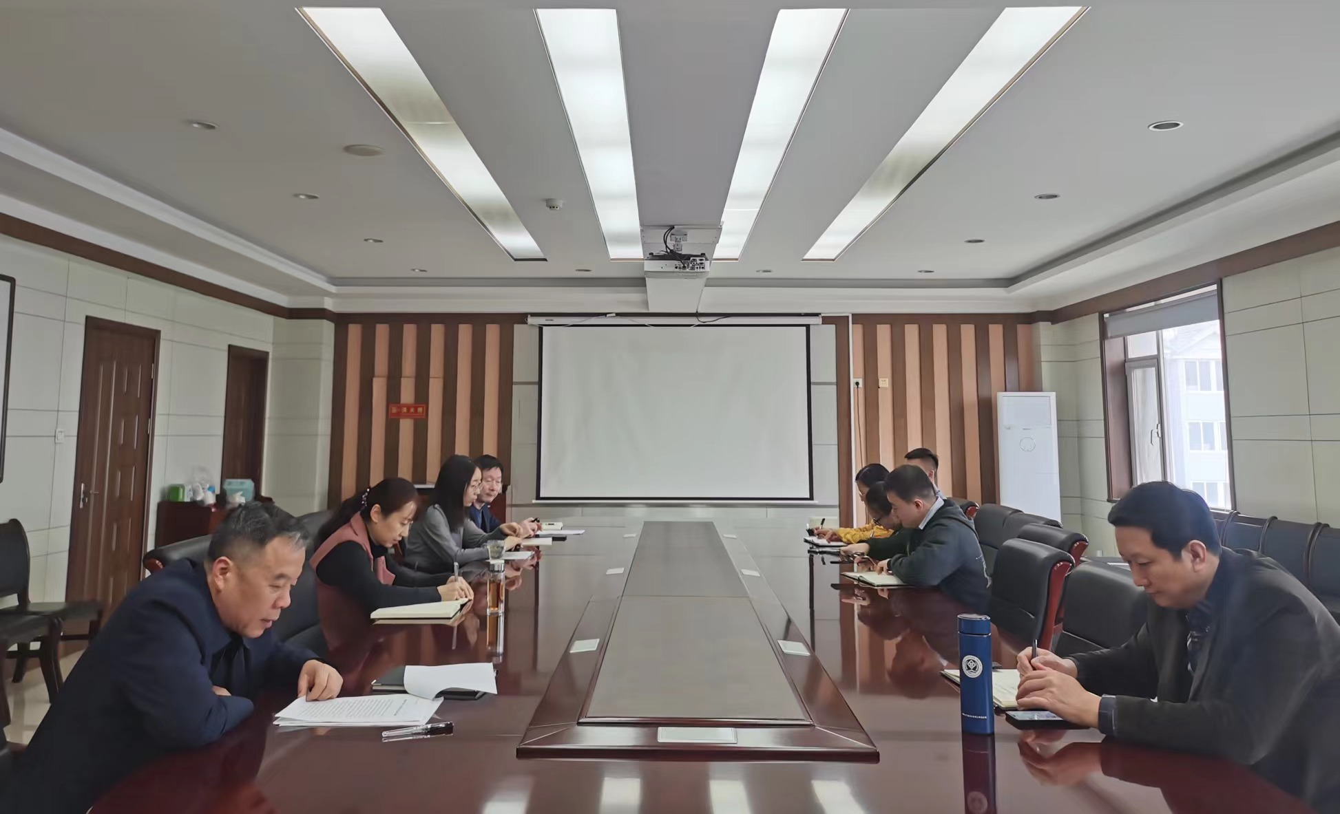 西安市西投投資(發(fā)展)有限公司召開黨支部會議學(xué)習(xí)宣傳貫徹黨的二十大精神