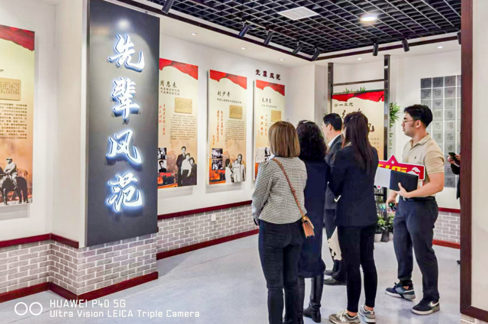 公司固定收益部黨支部、投行業(yè)務(wù)部黨支部、綜合事務(wù)部與金融（產(chǎn)業(yè)）基地保障黨支部開展聯(lián)合黨日活動(dòng)