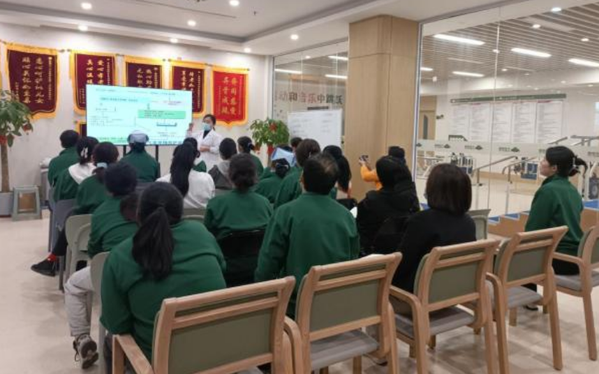 “救”在身邊！共筑服務安全——頤信養(yǎng)老舉辦急救技能培訓