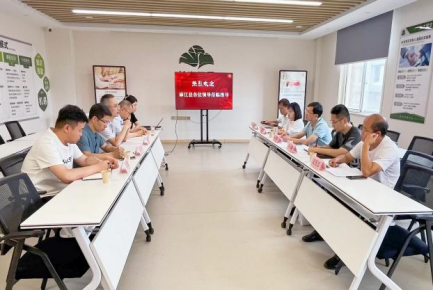 麻江縣縣委副書記、縣人民政府縣長楊興濤一行到頤信養(yǎng)老公司進(jìn)行康養(yǎng)項(xiàng)目考察